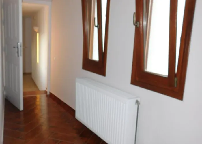 Demi's House Vóthon